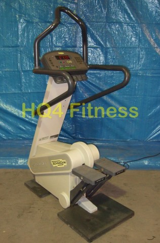 Használt | Felújított | ÚJ | TechnoGym Step XT profi lépcsőző gép